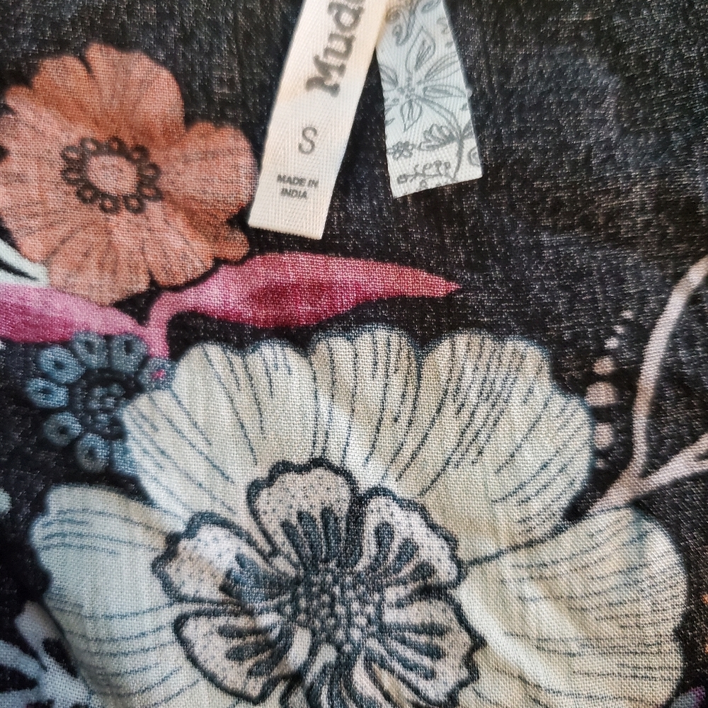 Mudd V-Neck Top - Picture 4 of 4